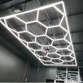 Lampe de plafond hexagone nid d’abeille Detailing garage 230V 2.4m x 4.8m Led blanc 550W 6500k