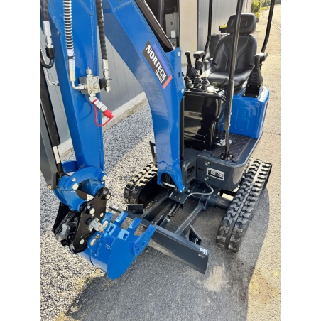 Chenilles caoutchouc 180 mm sur mini-pelle NORTECK SX13